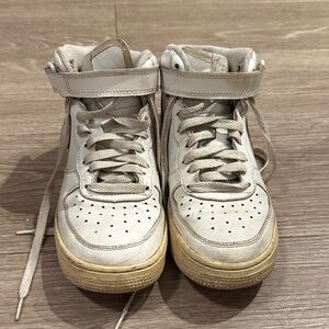 High-Top Nike Air Forces